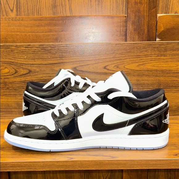 Air Jordan 1 Low Se Men's Black and White Sneakers, Size 11.5 - Picture 7 of 14
